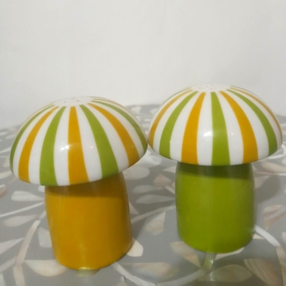 Jonathan Adler Other - 🍄 Jonathan Adler Shrooms Salt & Pepper Shakers groovy mushrooms